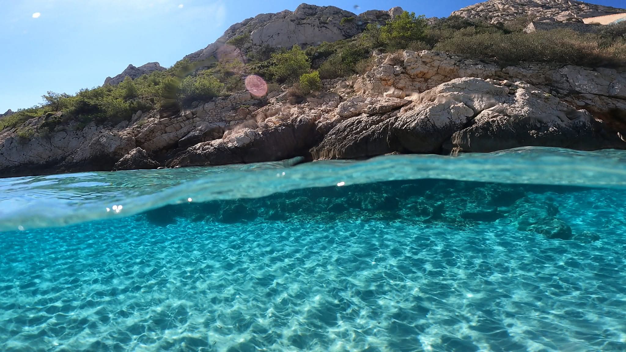 Crystal-clear water in a Cassis calanque